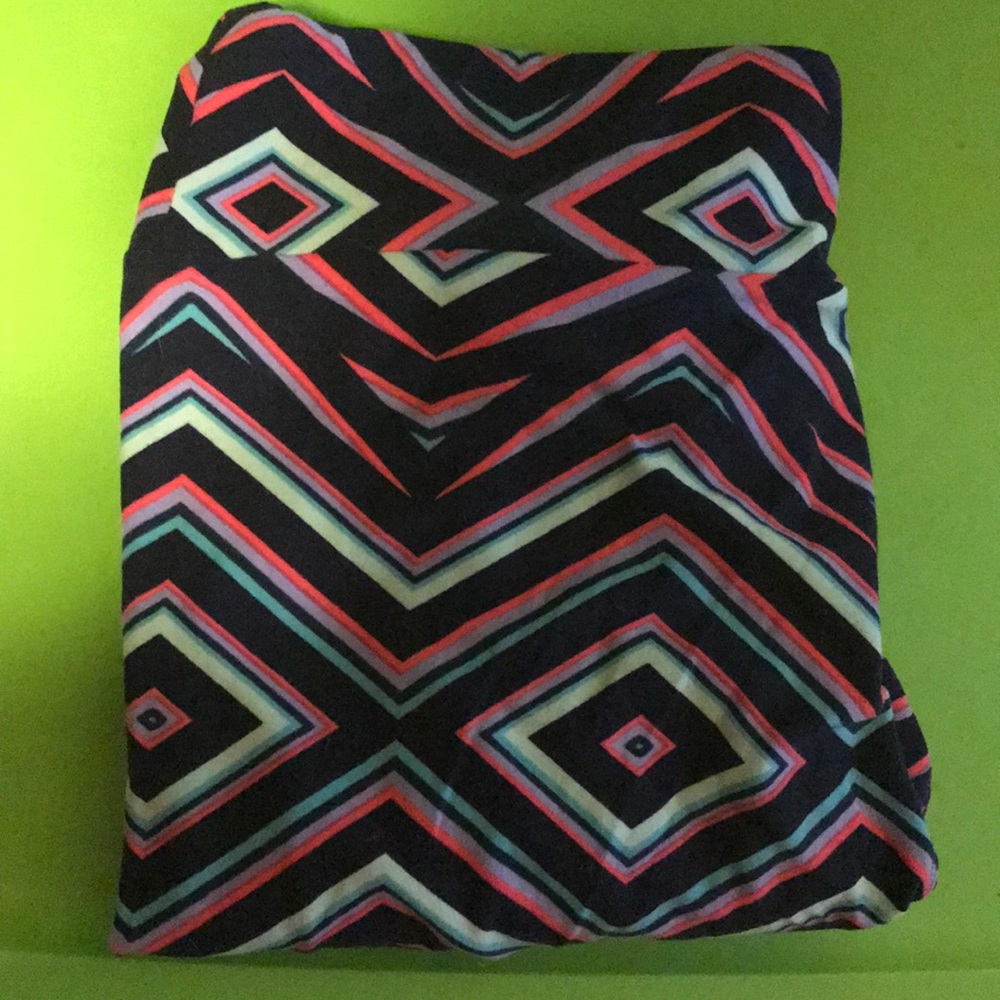 LuLaRoe Tall and Curvy Leggings